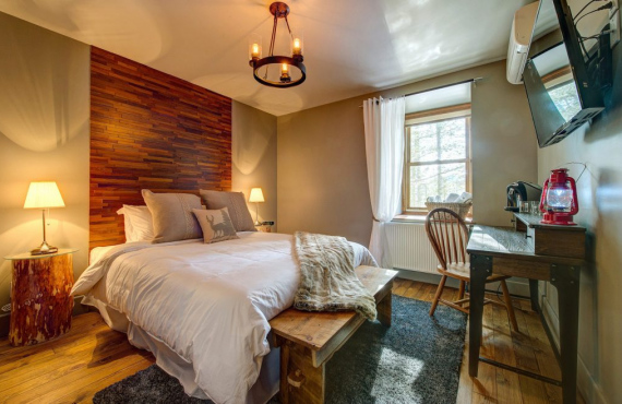 Auberge le Cosy, Tremblant, QC Auberge le Cosy, Tremblant, QC