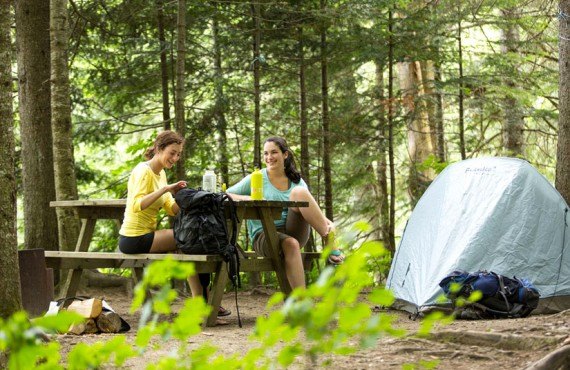 Camping dans le Parc national des Hautes-Gorges Camping dans le Parc national des Hautes-Gorges