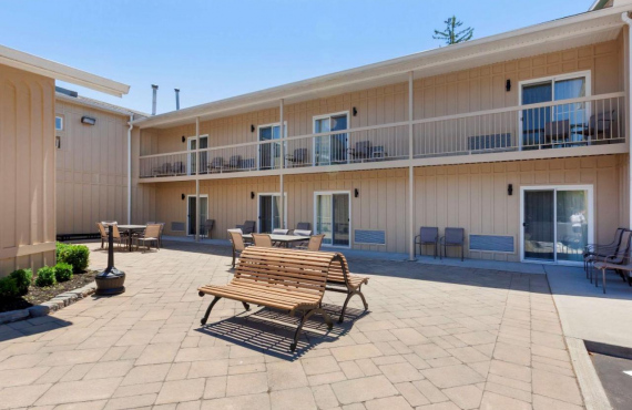 Comfort Inn & Suites, Gananoque, ON Comfort Inn & Suites, Gananoque, ON