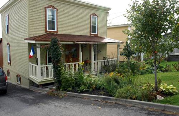 1-coucher-habitant-quebec-ext 1-coucher-habitant-quebec-ext