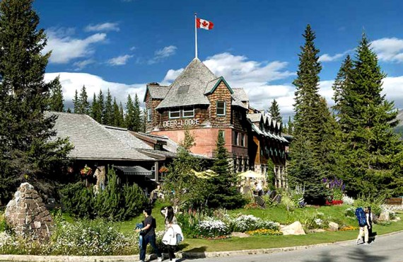 Deer Lodge - Lake Louise, AB Deer Lodge - Lake Louise, AB