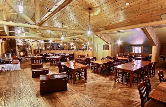 Salle à manger de l'Auberge, Sainte-Christine-d'Auvergne, QC Salle à manger de l'Auberge, Sainte-Christine-d'Auvergne, QC