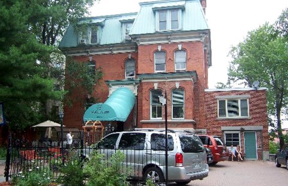 1-gite-mcgees-inn-ext 1-gite-mcgees-inn-ext