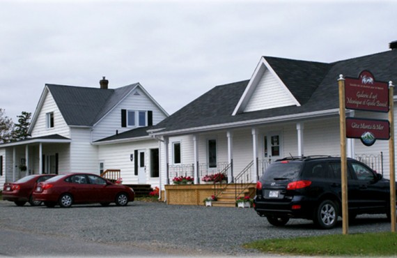 Gite Monts et Mer - Sainte-Anne-des-Monts, Qc Gite Monts et Mer - Sainte-Anne-des-Monts, Qc