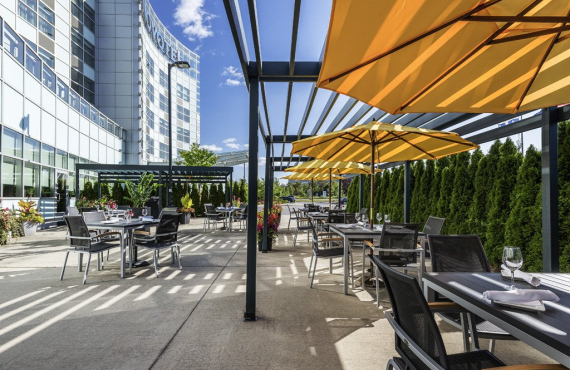 Terrasse (© Tudor Spinu) Terrasse (© Tudor Spinu)