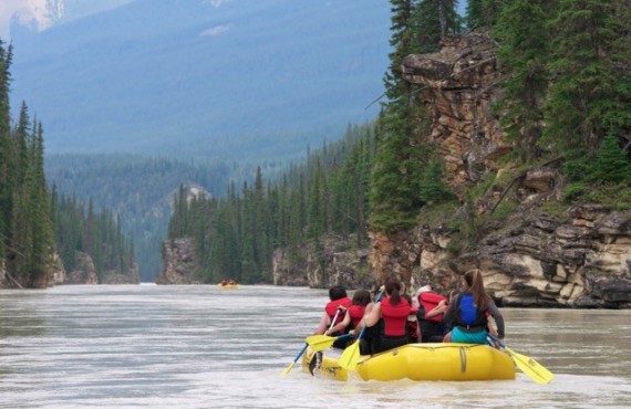 Rafting sur la rivière Athabasca, Jasper, AB Rafting sur la rivière Athabasca, Jasper, AB