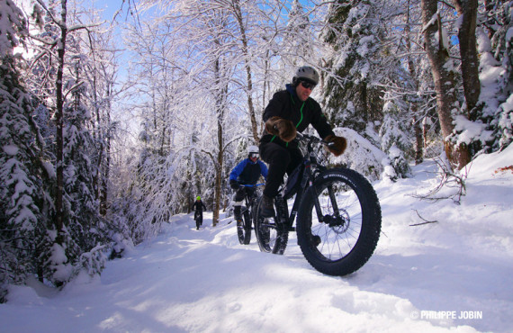 Vallée glaciaire en Fat bike - © Philippe-Jobin Vallée glaciaire en Fat bike - © Philippe-Jobin