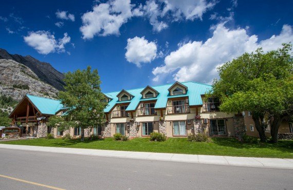 Waterton Glacier Suites - Waterton, AB Waterton Glacier Suites - Waterton, AB