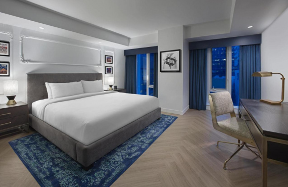 Room with 1 king bed Room with 1 king bed