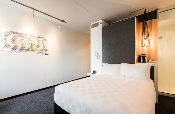 Room with 1 queen bed Room with 1 queen bed