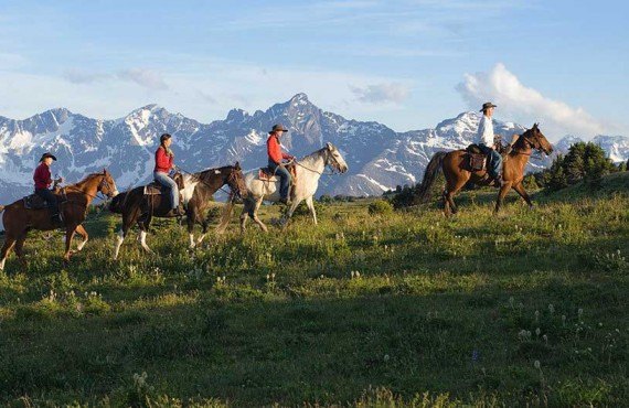 2-equitation-rocheuses-tyax.jpg 2-equitation-rocheuses-tyax.jpg