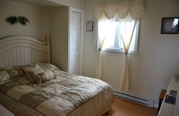 Room with 1 queen bed