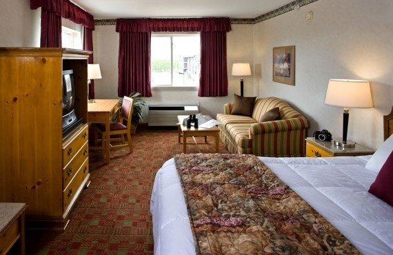 2-gray-wolf-inn-suites-ch 2-gray-wolf-inn-suites-ch