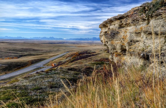 2-head-smashed-in-buffalo-jump 2-head-smashed-in-buffalo-jump