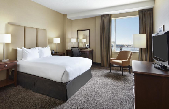 Chambre lit King, vue sur le port Chambre lit King, vue sur le port