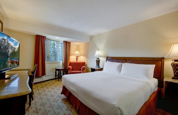 2-lake-louise-inn.jpg 2-lake-louise-inn.jpg
