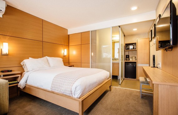 Room Queen Bed Room Queen Bed