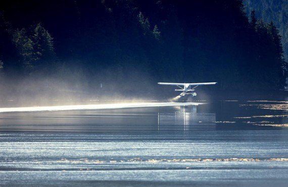 Seaplane overflight (iStockPhoto, Dan_Prat)