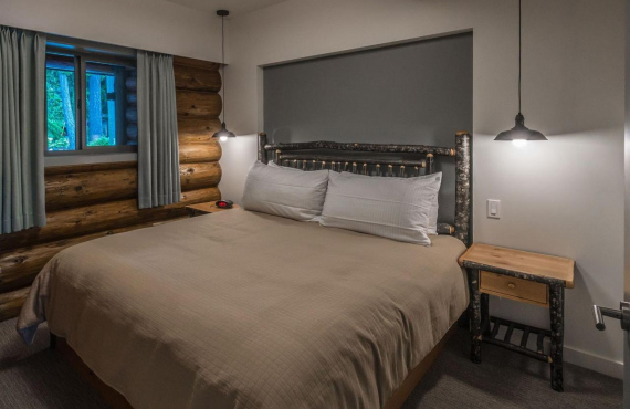 2-oceanview-suite-lit.jpg 2-oceanview-suite-lit.jpg