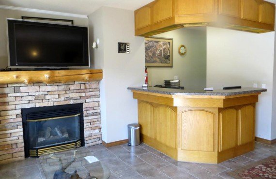 Waterton Glacier Suites - Reception Waterton Glacier Suites - Reception
