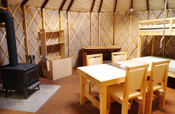 Intérieur de la yourte Intérieur de la yourte