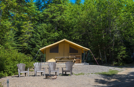 Tente Prêt-à-Camper, Rouyn-Noranda, QC Tente Prêt-à-Camper, Rouyn-Noranda, QC