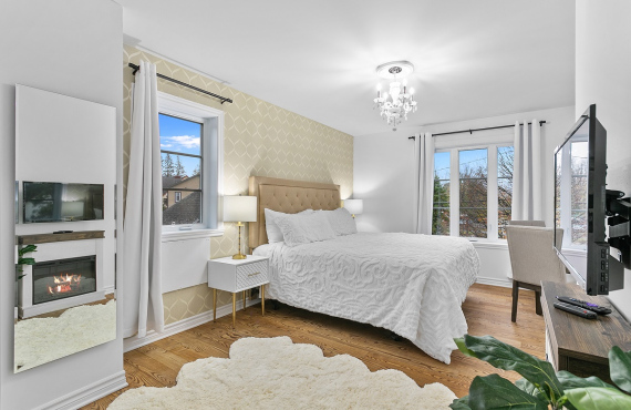 Room with 1 king bed Room with 1 king bed