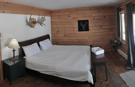 Chambre avec vue sur le lac Taureau Chambre avec vue sur le lac Taureau