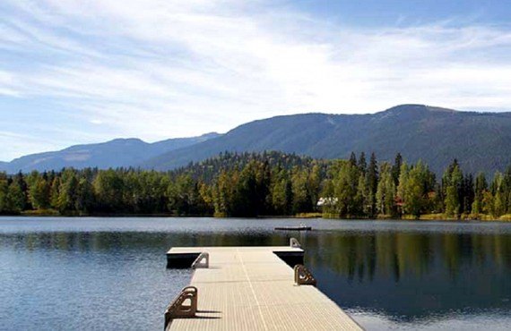 Quai au bord du lac Quai au bord du lac