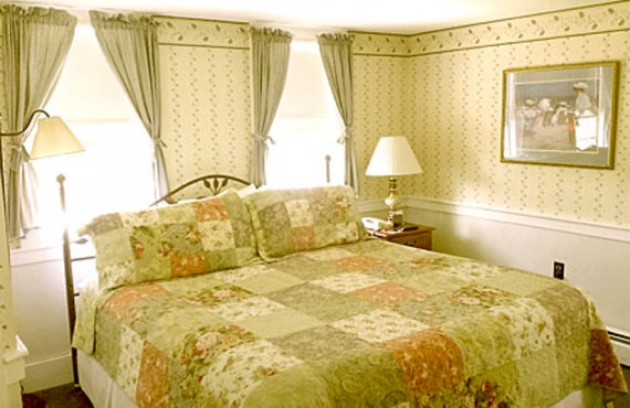 3-christmas-farm-inn-ch-king 3-christmas-farm-inn-ch-king
