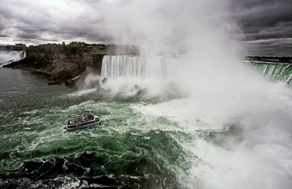Maid-of-the-Mist cruise (Niagara Falls Tourism, Orsi Gembiczki)