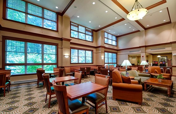 3-hampton-inn-north-conway-lobby 3-hampton-inn-north-conway-lobby