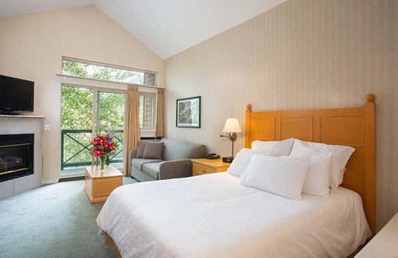 3-hotel-whistler-pinnacle-studio-deluxe 3-hotel-whistler-pinnacle-studio-deluxe