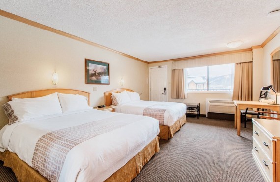 Room 2 Queen Beds Room 2 Queen Beds