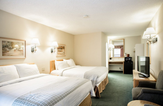 Room 2 Queen Beds Room 2 Queen Beds