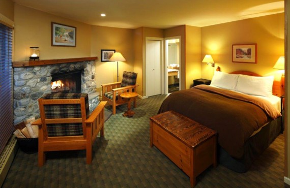 Pourvoirie Emerald Lake - Chambre lit Queen Pourvoirie Emerald Lake - Chambre lit Queen