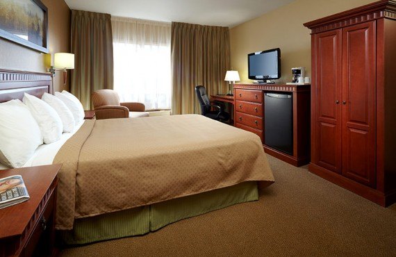 Quality Inn & Suites Aeroport - Chambre lit Queen