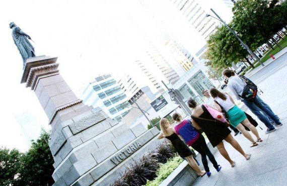 3-statue-victoria.jpg 3-statue-victoria.jpg