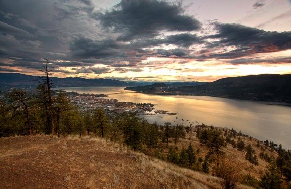 Sunset over the city of Kelowna - © DollarPhotoClub, Chris Gardiner (DollarPhotoClub, Chris Gardiner)