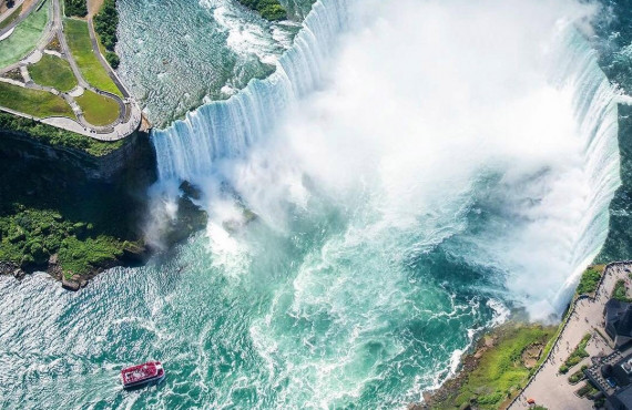 Croisiere au pied des chutes Niagara