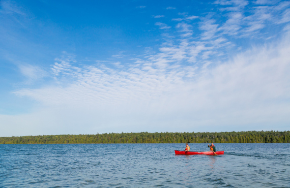 Canoeing (Parcs Canada)