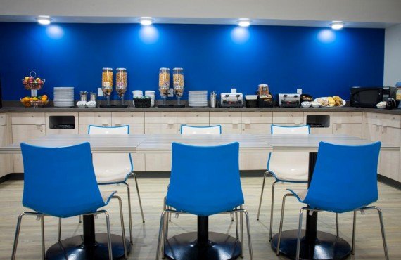 Salle du petit-dejeuner Salle du petit-dejeuner