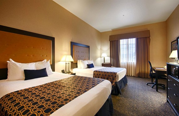 Room 2 Queen Beds Room 2 Queen Beds