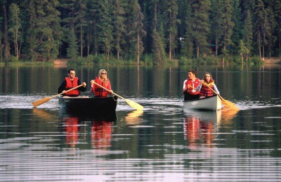 Canoe on Bear Lake (© New-Brunswick Tourism)
