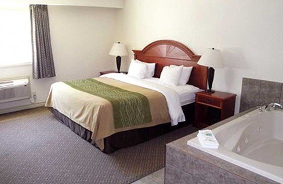 Comfort Inn & Suites - Suite avec bain tourbillon Comfort Inn & Suites - Suite avec bain tourbillon
