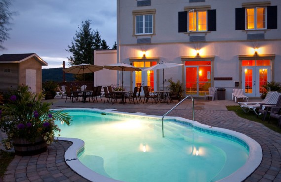 Piscine et bain tourbillon exterieurs Piscine et bain tourbillon exterieurs
