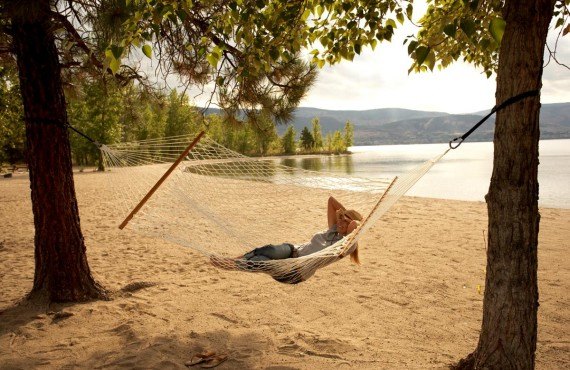 Relaxing on Sun-Oka Beach, © BC Parks Photo (BC-Parks)