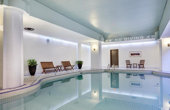 Piscine intérieure Piscine intérieure