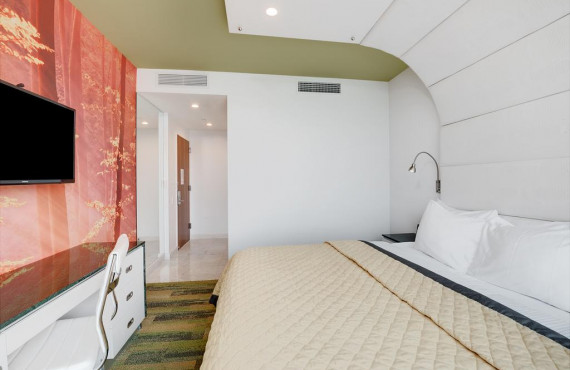 4-king-room.jpg 4-king-room.jpg