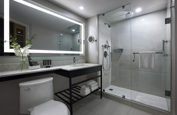 Bathroom (© Thomas Malone) Bathroom (© Thomas Malone)